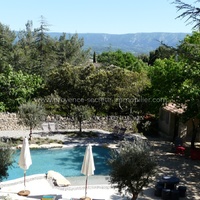 Villa contemporaine tout confort avec piscine près de Gordes