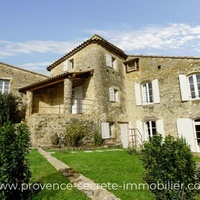 Maison de village du Luberon à louer en Provence avec piscine