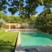 Location de prestige en Luberon avec piscine à débordement 
