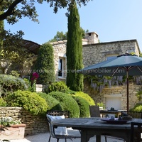 Cabrières-d'Avignon, villa en pierre avec piscine à louer