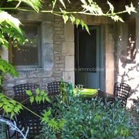 A louer maison de village avec piscine au coeur de Cabrières d'Avignon