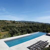Provence Luberon, a louer maison d'architecte avec grande piscine