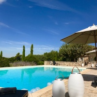 Superbe maison de vacances à louer à Ménerbes, climatisation, vue dominante sur le Luberon, piscine chauffée