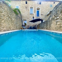 Maison de charme au coeur d'un village en Provence avec piscine, climatisation. Proche l'Isle sur la Sorgue