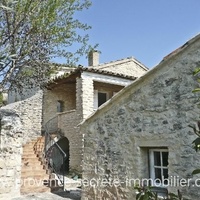Luberon, à vendre maison de hameau mas en pierres avec cour