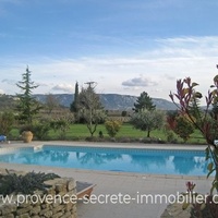 A vendre villa en pierre avec vue sur Alpilles et Luberon