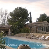 A vendre villa en pierre Provence avec vue sur Alpilles et Luberon