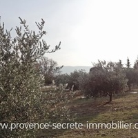Luberon, Cabrières d'Avignon, terrain constructible à vendre à proximité du village