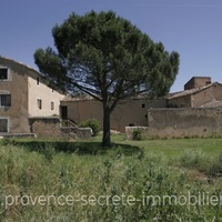 Mas et dépendances à vendre en Luberon sur Roussillon avec vue