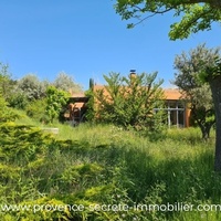 Luberon, villa contemporaine à vendre avec piscine et vue