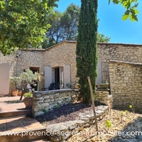 A vendre villa en pierres avec vue dans le Luberon à Ménerbes