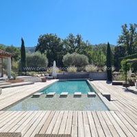 A vendre superbe maison en pierres avec piscine dans le Luberon