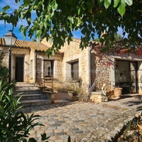 A vendre charmante maison au calme à Roussillon dans une copropriété